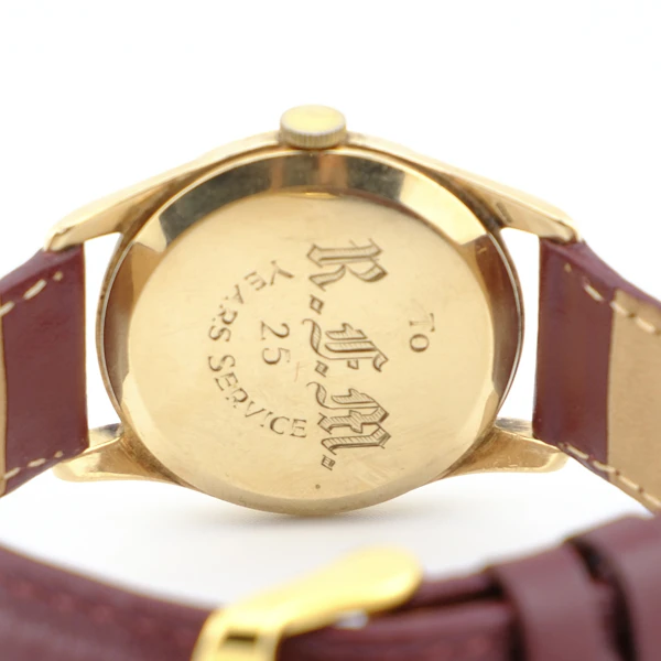 Gold Omega Ref. 923 vintage wristwatch - image 4