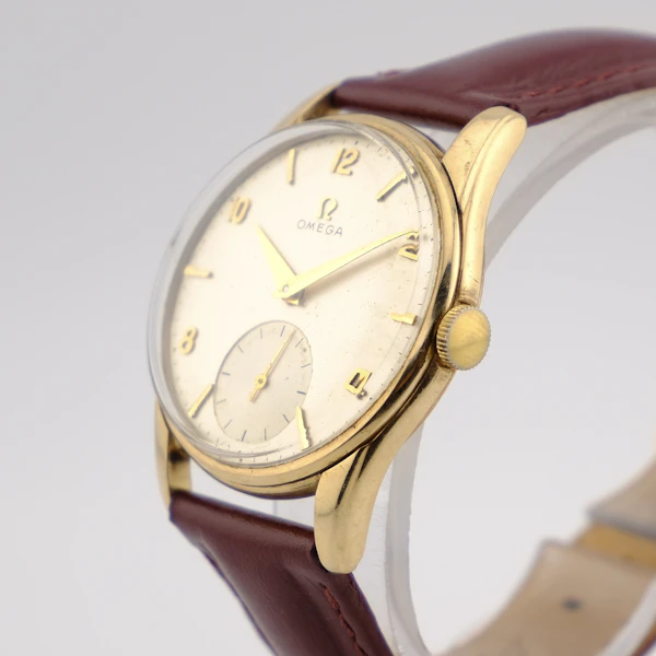 Gold Omega Ref. 923 vintage wristwatch - image 2