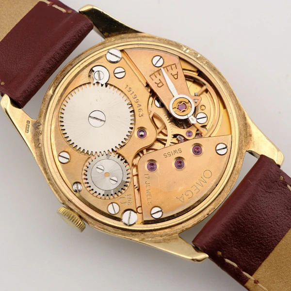 Gold Omega Ref. 923 vintage wristwatch - image 8