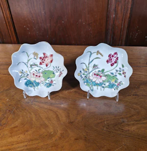 Pair of unusual leaf shape dishes Qianlong