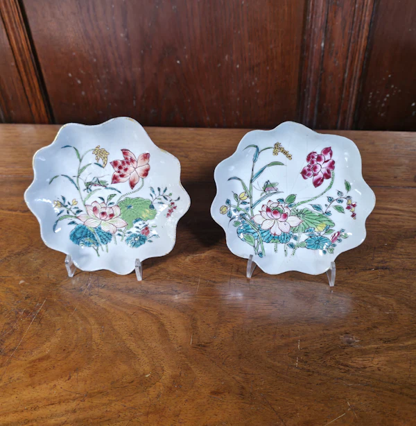 Pair of unusual leaf shape dishes Qianlong - image 1