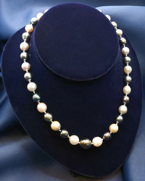 Downstairs at Grays: A Beautiful Dark and Light Grey to White Orient Graduated Cultured Pearl Necklace with an 18ct. White Gold (stamped), Spherical Clasp. Pre-Owned Circa 1990 - image 1