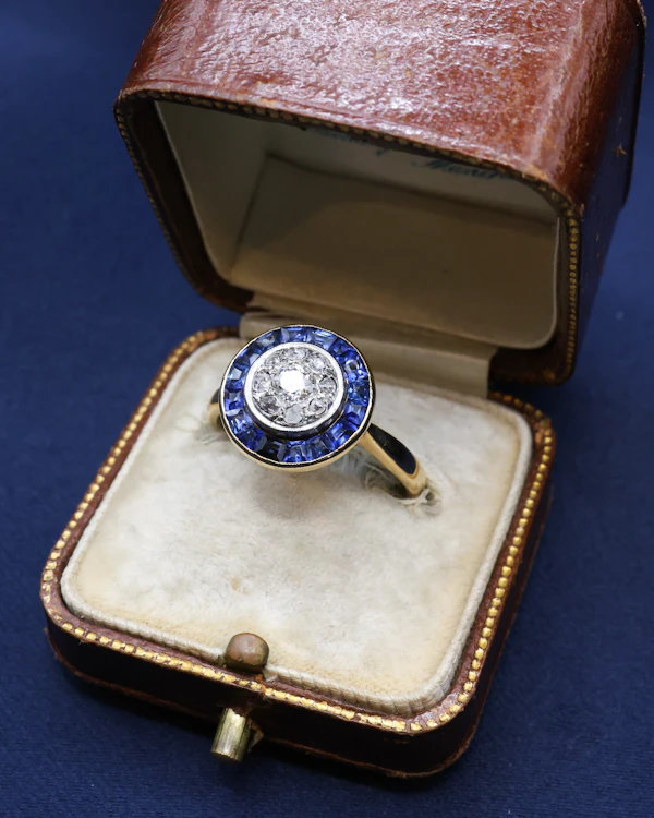 Downstairs at Grays: An 18ct Yellow Gold (tested), Platinum, Diamond & Sapphire Target Ring Circa 1925 - image 2