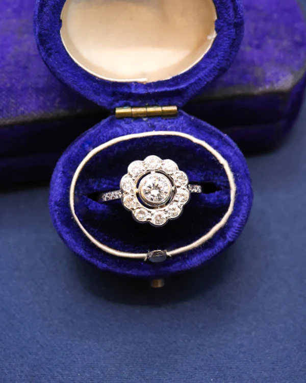 Downstairs at Grays: Diamond 'Halo' Cluster Ring Circa 1935 - 1955 - image 1