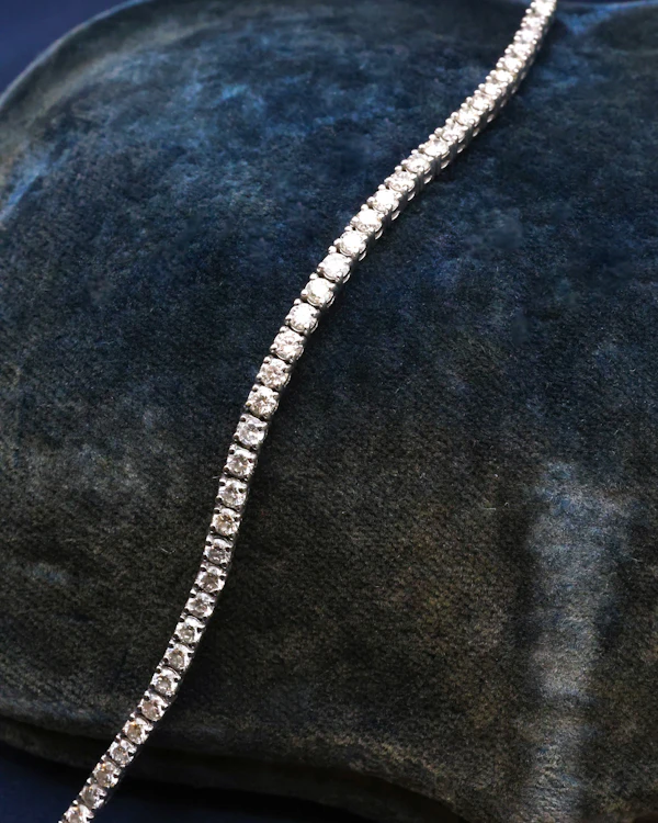 Downstairs at Grays: One very fine Diamond Line Bracelet set in 18ct. White Gold, assessed as approximately 2.25 Carats (un-weighed) and of I- J Colour and VS - SI Clarity. Pre-owned. - image 2
