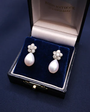 Downstairs at Grays: 18ct White Gold Floral Pearl and Diamond Small Drop Earrings Pre-owned