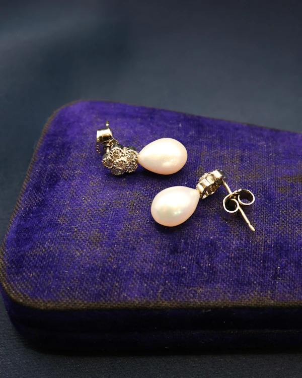 Downstairs at Grays: 18ct White Gold Floral Pearl and Diamond Small Drop Earrings Pre-owned - image 2