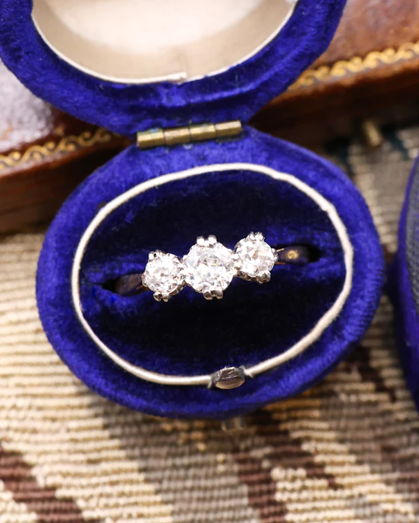 Downstairs at Grays: 18ct Yellow Gold and Platinum 0.90ct Diamond Three Stone Ring - Dated  1/1/1936 - image 1