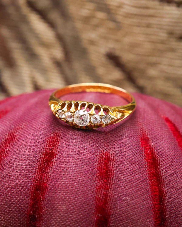 Downstairs at Grays: 18ct Yellow Gold Diamond Five Stone Ring Circa 1900 - image 2