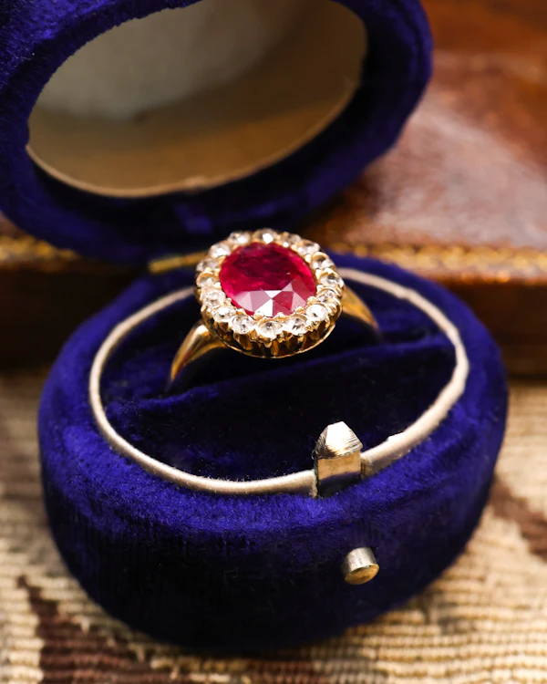 Downstairs at Grays: 14ct Yellow Gold Oval Ruby & 16 Diamond Cluster  Ring Circa 1920 - image 2