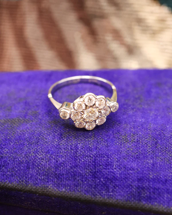 Downstairs at Grays: 18ct White Gold 1.45 ct (French Control marks), Diamond Daisy Cluster Ring Circa 1930 - image 2