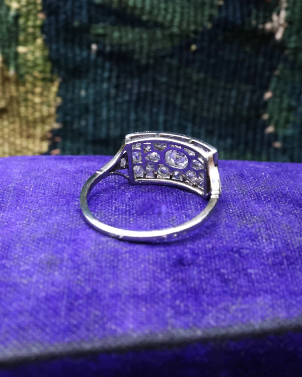 Downstairs at Grays: An Art Deco French Diamond Ring set in Platinum and 18ct White Gold, French, Circa 1930 - image 4