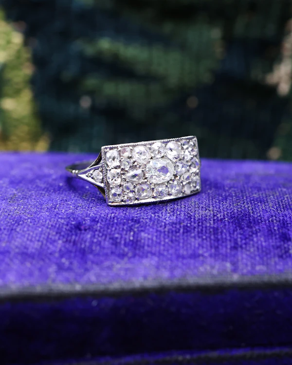 Downstairs at Grays: An Art Deco French Diamond Ring set in Platinum and 18ct White Gold, French, Circa 1930 - image 2