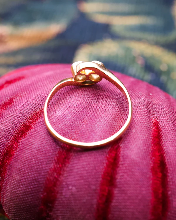 Downstairs at Grays: 18ct Yellow Gold & Platinum Diamond Two Stone Twist Ring Circa 1930 - image 3