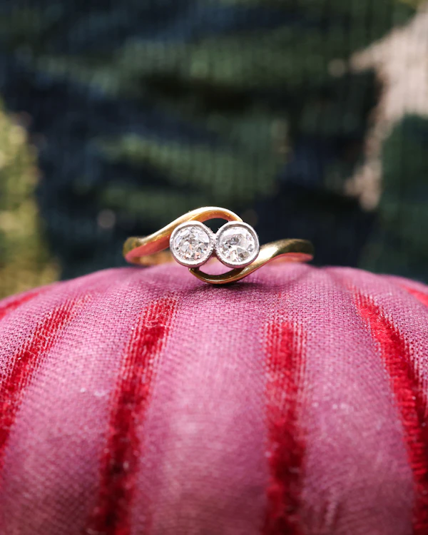 Downstairs at Grays: 18ct Yellow Gold & Platinum Diamond Two Stone Twist Ring Circa 1930 - image 2