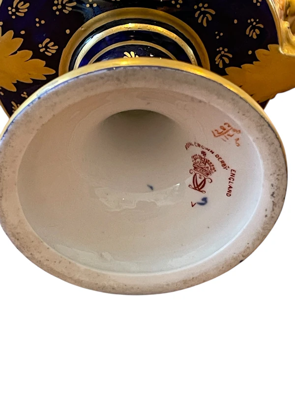 Royal Crown Derby vase and cover - image 4