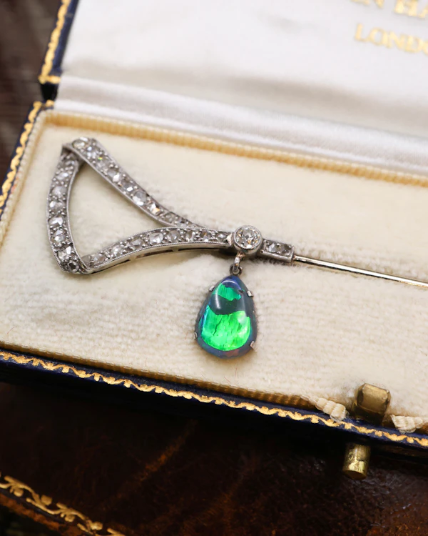 Downstairs at Grays: A very fine Platinum & 18ct Gold  (French marks) Diamond & Pear Shaped Black Opal Jabot Pin Circa 1920 - image 2