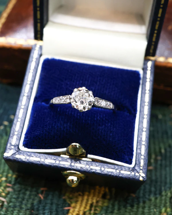 Downstairs at Grays: Diamond Solitaire Platinum ring,  Circa 1930 - 1940 - image 2