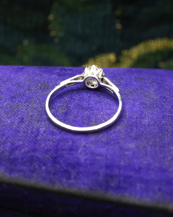 Downstairs at Grays: Diamond Solitaire Platinum ring,  Circa 1930 - 1940 - image 3