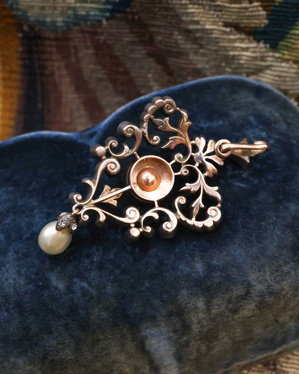 Downstairs at Grays: A High Carat Yellow Gold, Silver Tipped Foliate Pendant, set with Victorian paste stones and one Drop Cultured Pearl. Circa 1890. - image 3