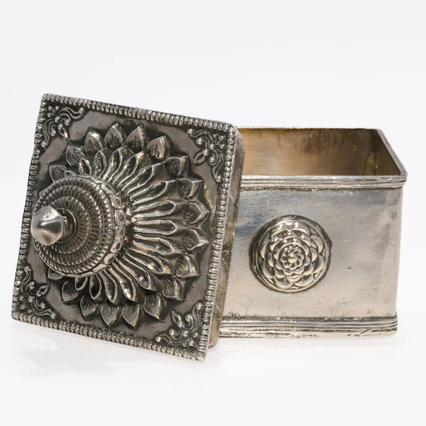 Antique Indian Silver Box 19th century - image 3