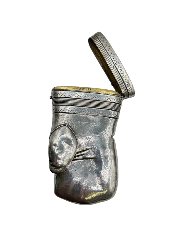 Russian silver trompe l'oeil cigarette case in style of a mitten, St Petersburg, 1873 by Ignatiy Sazikov. - image 3
