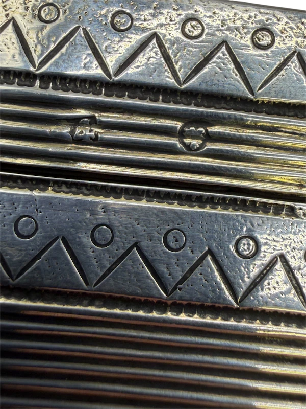 Russian silver trompe l'oeil cigarette case in style of a mitten, St Petersburg, 1873 by Ignatiy Sazikov. - image 5