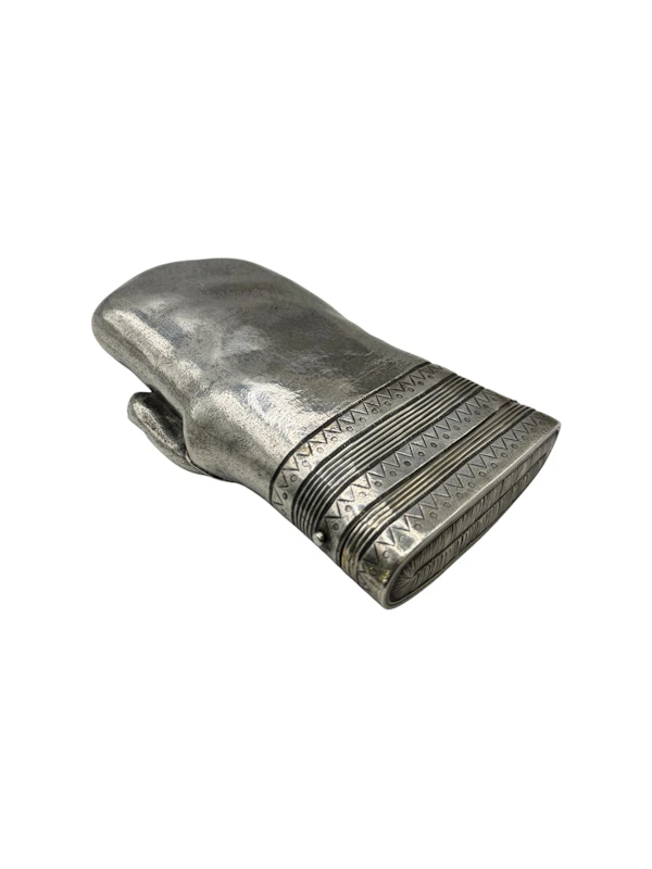 Russian silver trompe l'oeil cigarette case in style of a mitten, St Petersburg, 1873 by Ignatiy Sazikov. - image 1