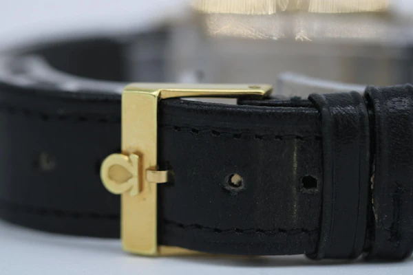Omega De Ville Square Case 711.2076 9ct Gold Omega Buckle and strap - image 2