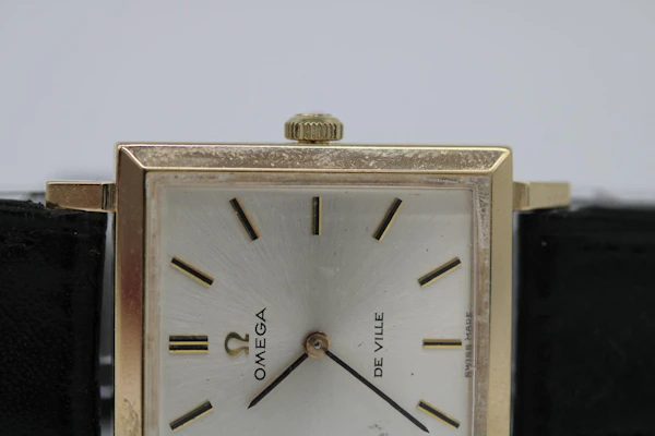 Omega De Ville Square Case 711.2076 9ct Gold Omega Buckle and strap - image 7