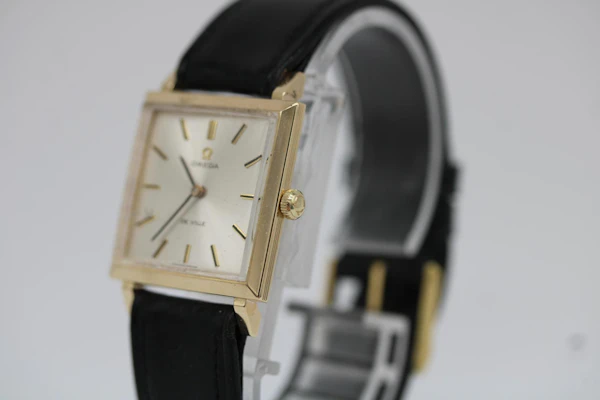 Omega De Ville Square Case 711.2076 9ct Gold Omega Buckle and strap - image 5