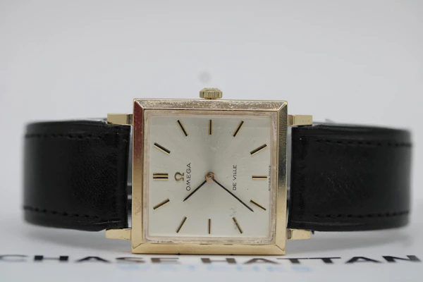 Omega De Ville Square Case 711.2076 9ct Gold Omega Buckle and strap - image 8