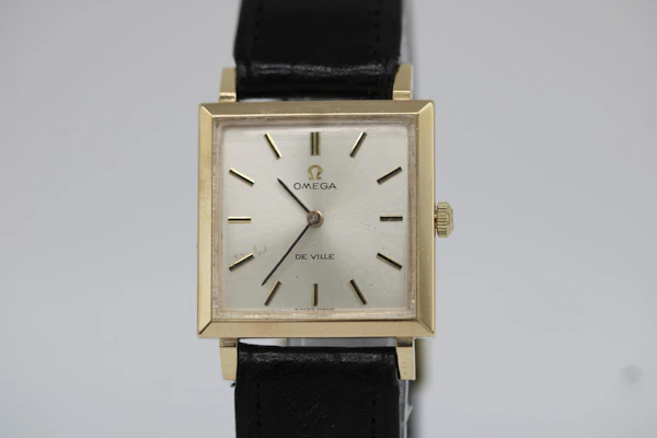 Omega De Ville Square Case 711.2076 9ct Gold Omega Buckle and strap - image 6