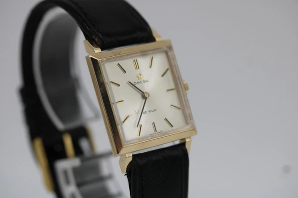 Omega De Ville Square Case 711.2076 9ct Gold Omega Buckle and strap - image 4