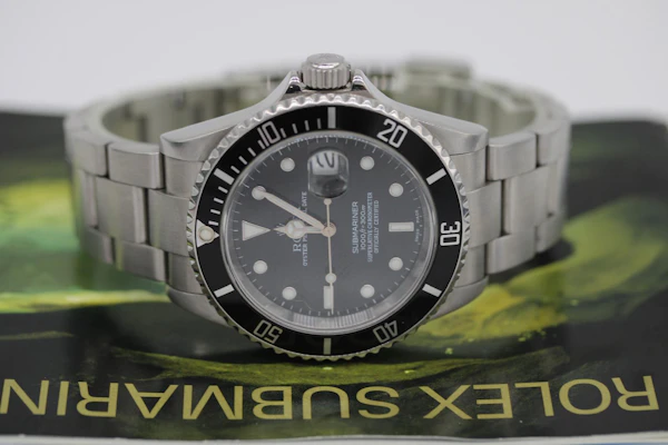 Rolex Submariner 16610 Full Set 2004 (F Serial) - image 10