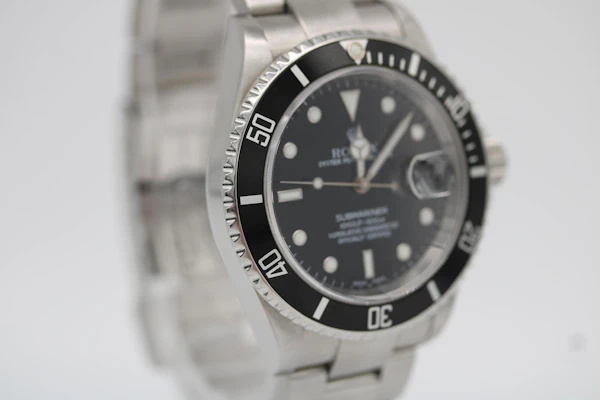 Rolex Submariner 16610 Full Set 2004 (F Serial) - image 8