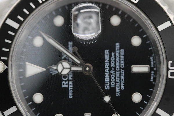 Rolex Submariner 16610 Full Set 2004 (F Serial) - image 7
