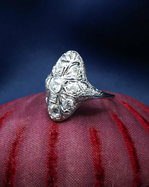 Downstairs at Grays: An extraordinary Diamond & Platinum (tested). Art Deco Demi-Bombe & Elongated Quatrefoil Ring Circa 1930 - image 2