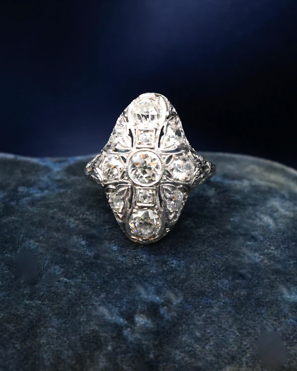 Downstairs at Grays: An extraordinary Diamond & Platinum (tested). Art Deco Demi-Bombe & Elongated Quatrefoil Ring Circa 1930 - image 1