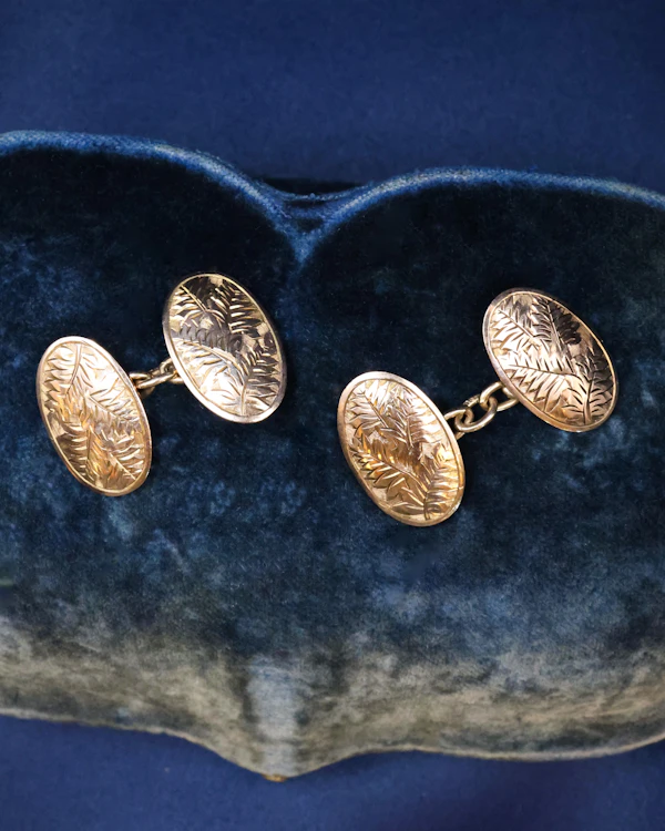 Downstairs at Grays: A Beautiful Pair of 9 Carat Yellow Gold (marked)  Oval Cuff Links Circa 1920 - image 1