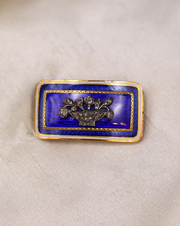 Downstairs at Grays: High Carat Yellow Gold (tested), Seed Pearl & Blue Enamel. Double Strand Clasp, Circa 1870 - image 2