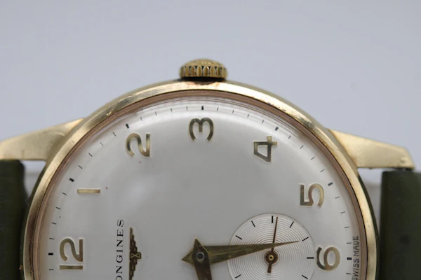 Longines Vintage Classic 9ct Gold Watch - image 6