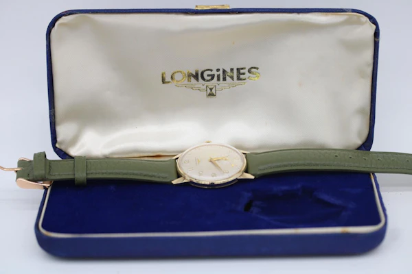 Longines Vintage Classic 9ct Gold Watch - image 10