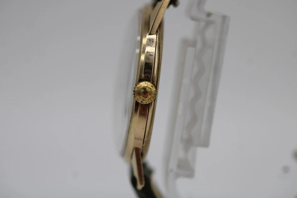 Longines Vintage Classic 9ct Gold Watch - image 3