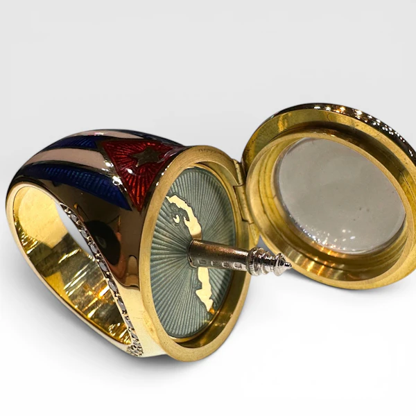 Theo Fennell “Cuban Spinner” Opening Ring In 18k Yellow Gold, Diamonds, Rock Crystal & Guilloché Enamel – London, 1994 - image 3