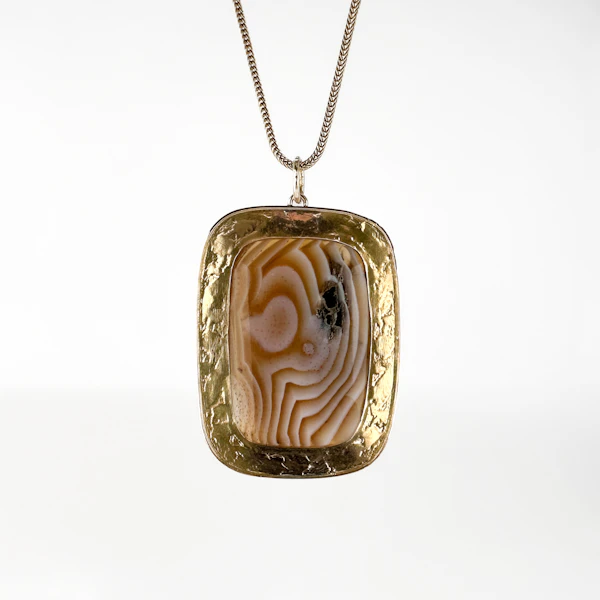 Victorian Banded Agate Pendant With Chain - Saddingtons Jewellery Stand 375 - image 3