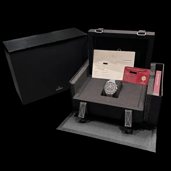 OMEGA SPEEDMASTER 'SANDWICH' DOUBLE SAPPHIRE FULL SET 2022 - 310.30.42.50.01.002 - image 7
