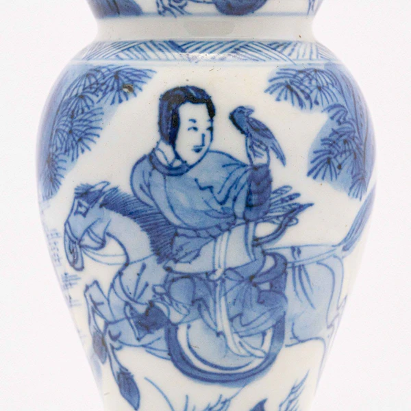 A FINE RARE CHINESE KANGXI BLUE AND WHITE MINIATURE VASE - image 2