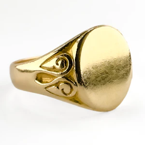 1908 Scroll Shoulders Gold Signet Ring - Saddingtons Jewellery Stand 375
