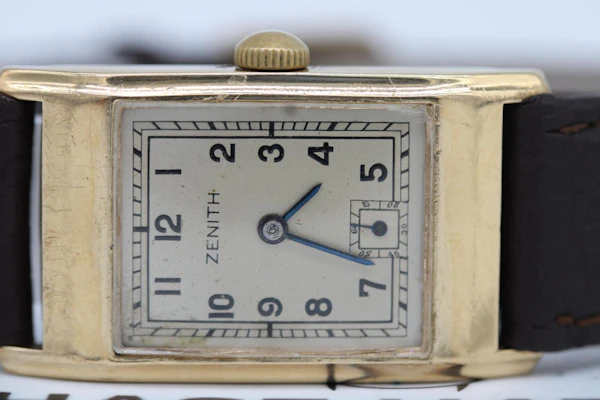 Zenith Vintage Tank Style 9ct Gold - image 10